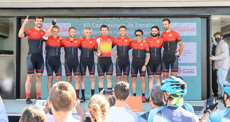 El equipo del Colegio Oficial de Médicos de Granada, ganador del Campeonato de España de Ciclismo para Médicos
